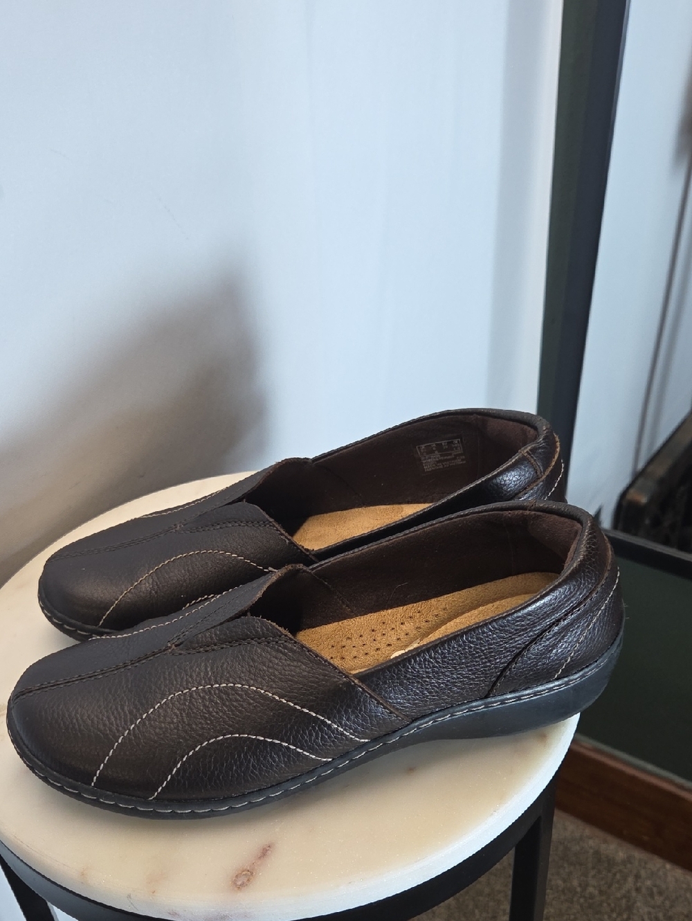 Clarks Women’s Slip-On Leather Loafers in Dark Brown Size 8
